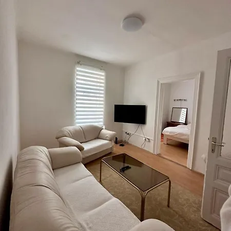 Silvias Apartament *