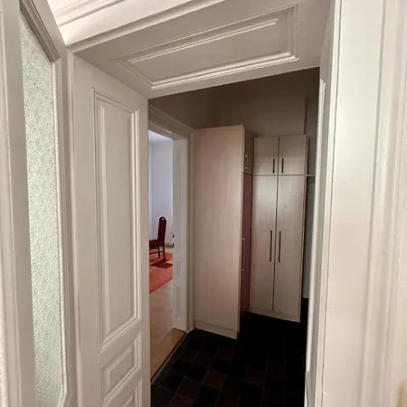 Silvias Apartament *